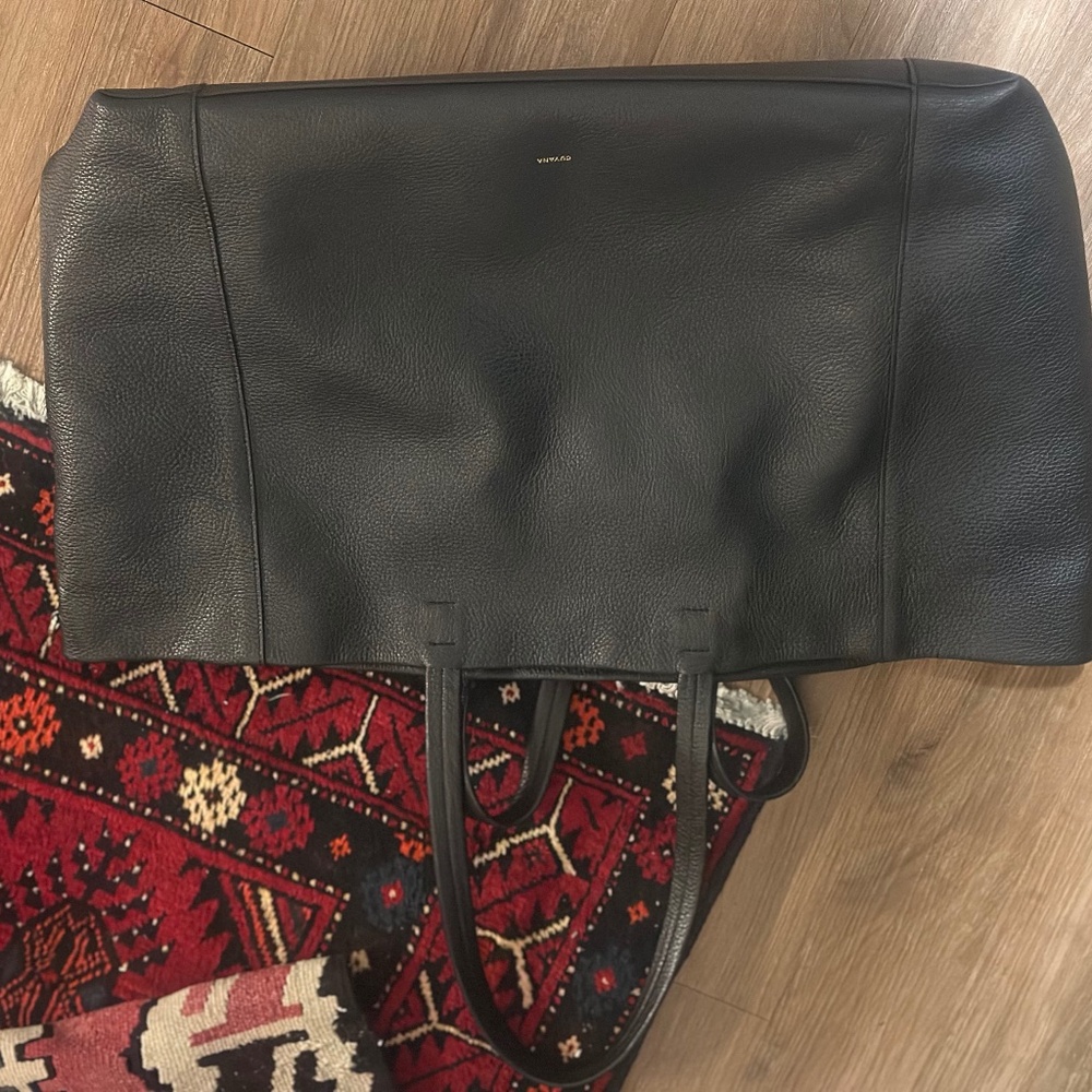 Cuyana Classic Easy Zipper Tote - Picture 6 of 12